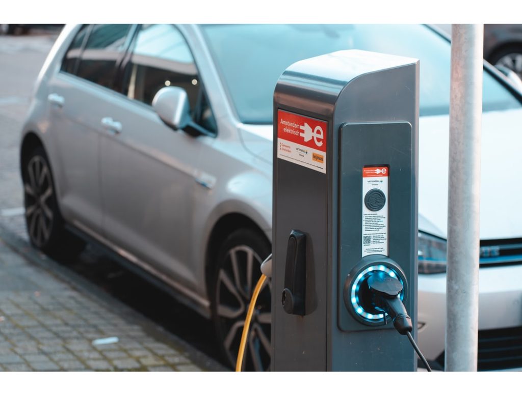The 5 Things to Check While Buying an Electric Car
